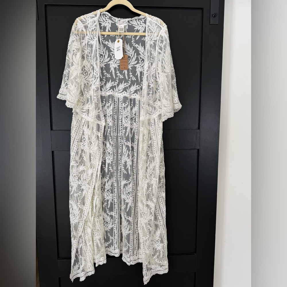 NWT Long white Lace Kimono M/L